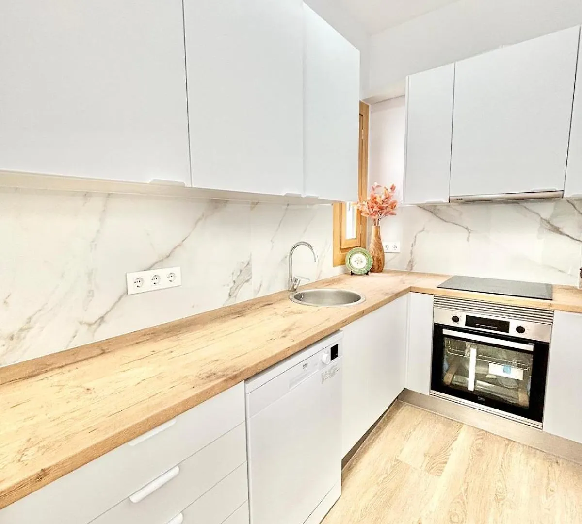 Piso Ideal Con 3 Habitacion 3 Banos Y Terraza 바르셀로나 0*,  스페인